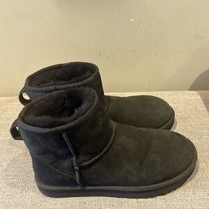 UGG Classic Mini II - Black, Size 8.